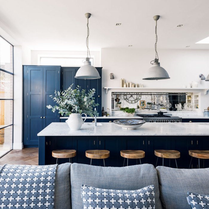 Navy blue kitchen decor